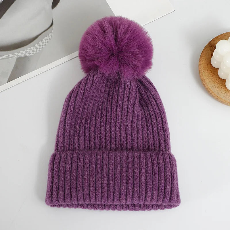Bonnet à Gros Pompon Moelleux en Maille pour le Ski