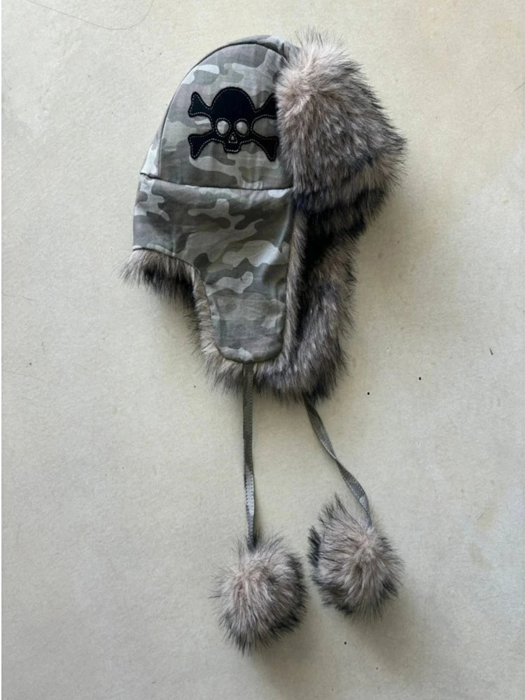 Chapka Camouflage Tête de Mort à Pompon Style Gothique