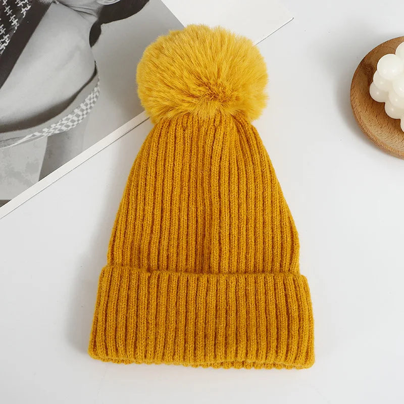 Bonnet à Gros Pompon Moelleux en Maille pour le Ski