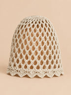 Bonnet femme ajouré léger au crochet, beige, vue de face
