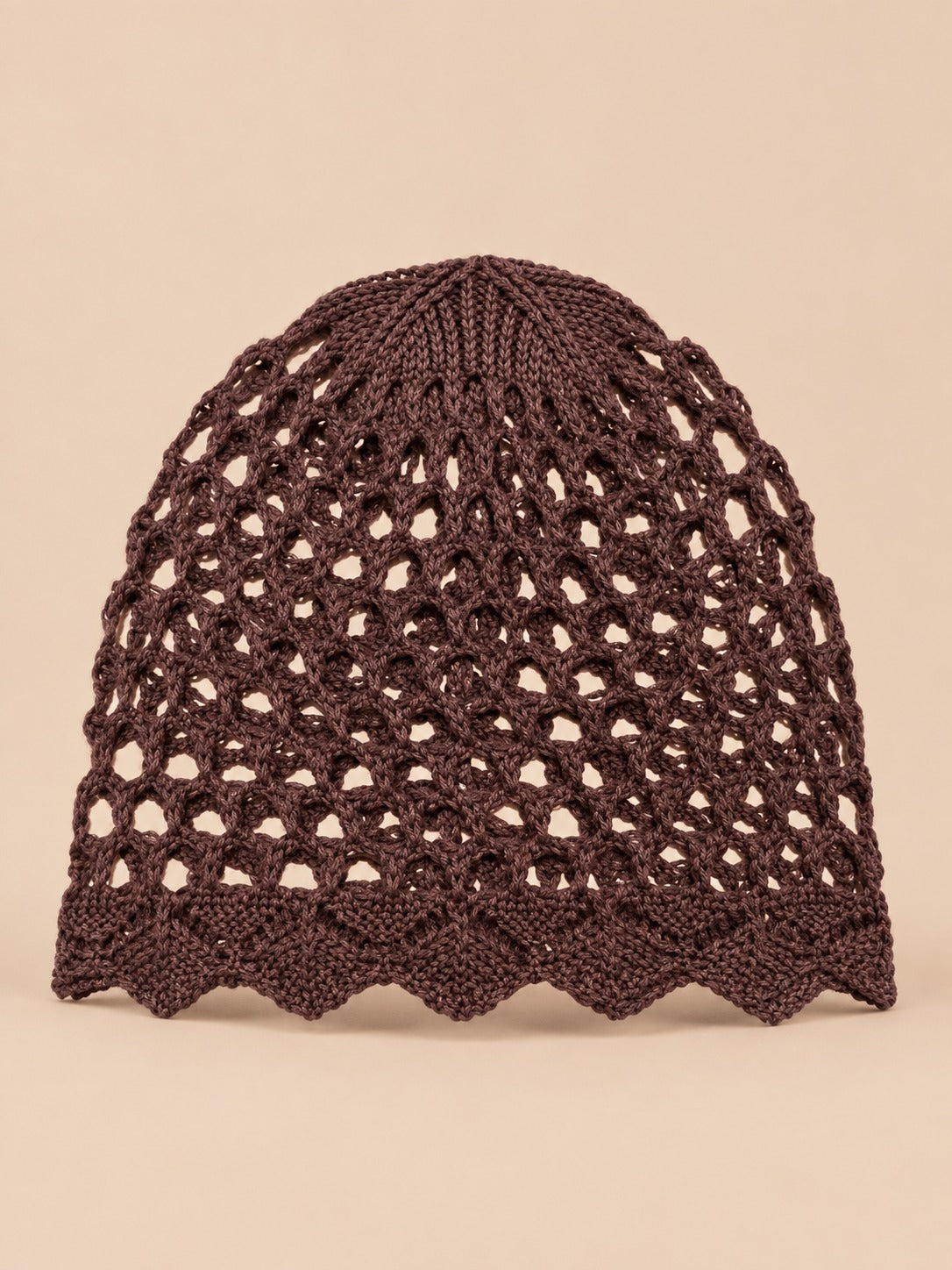 Bonnet femme ajouré léger au crochet, café, vue de face