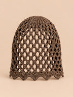 Bonnet femme ajouré léger au crochet, marron, vue de face