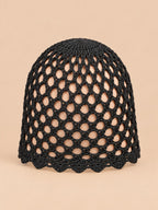 Bonnet femme ajouré léger au crochet, noir, vue de face