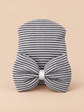 Bonnet bébé naissance en coton noir et blanc, rayures et gros nœud, vue de face