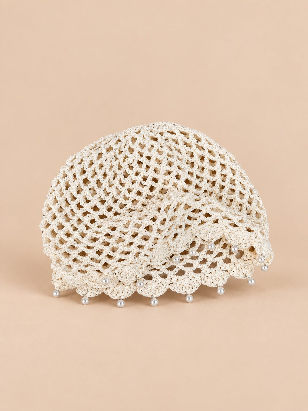 Béret ajouré au crochet avec perles, coloris beige, vue de face
