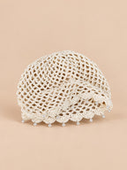 Béret ajouré au crochet avec perles, coloris beige, vue de face