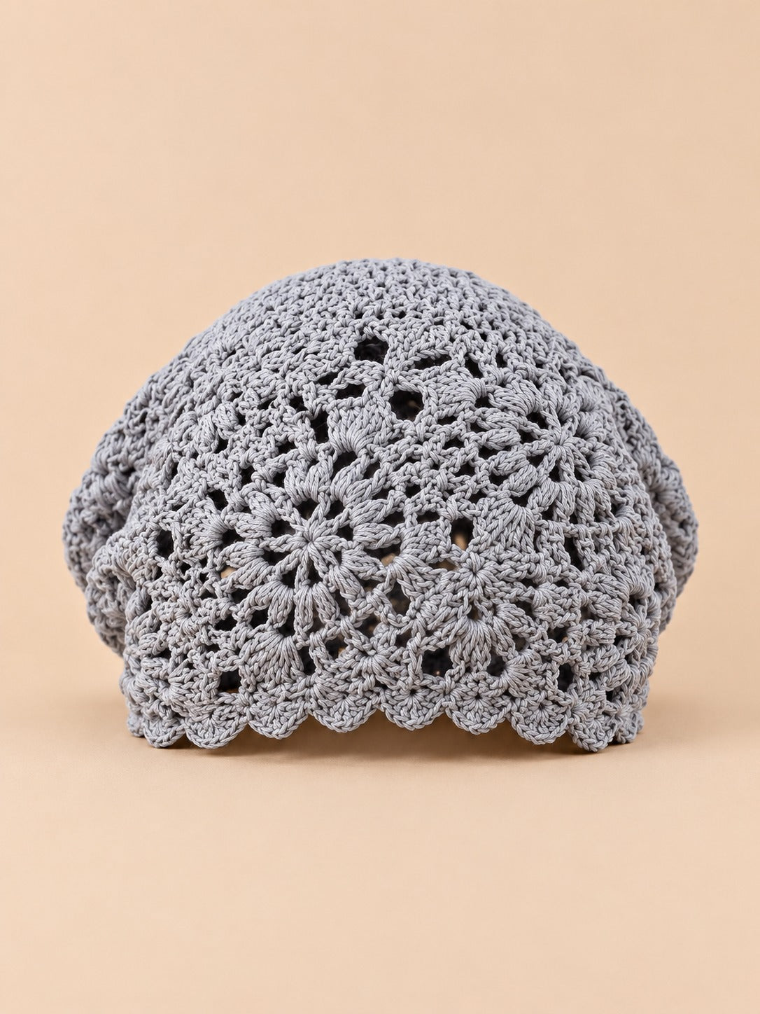 Béret femme à fleurs au crochet, gris, vue de face