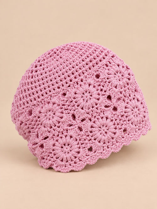 Béret femme à fleurs au crochet, rose, vue de trois quarts