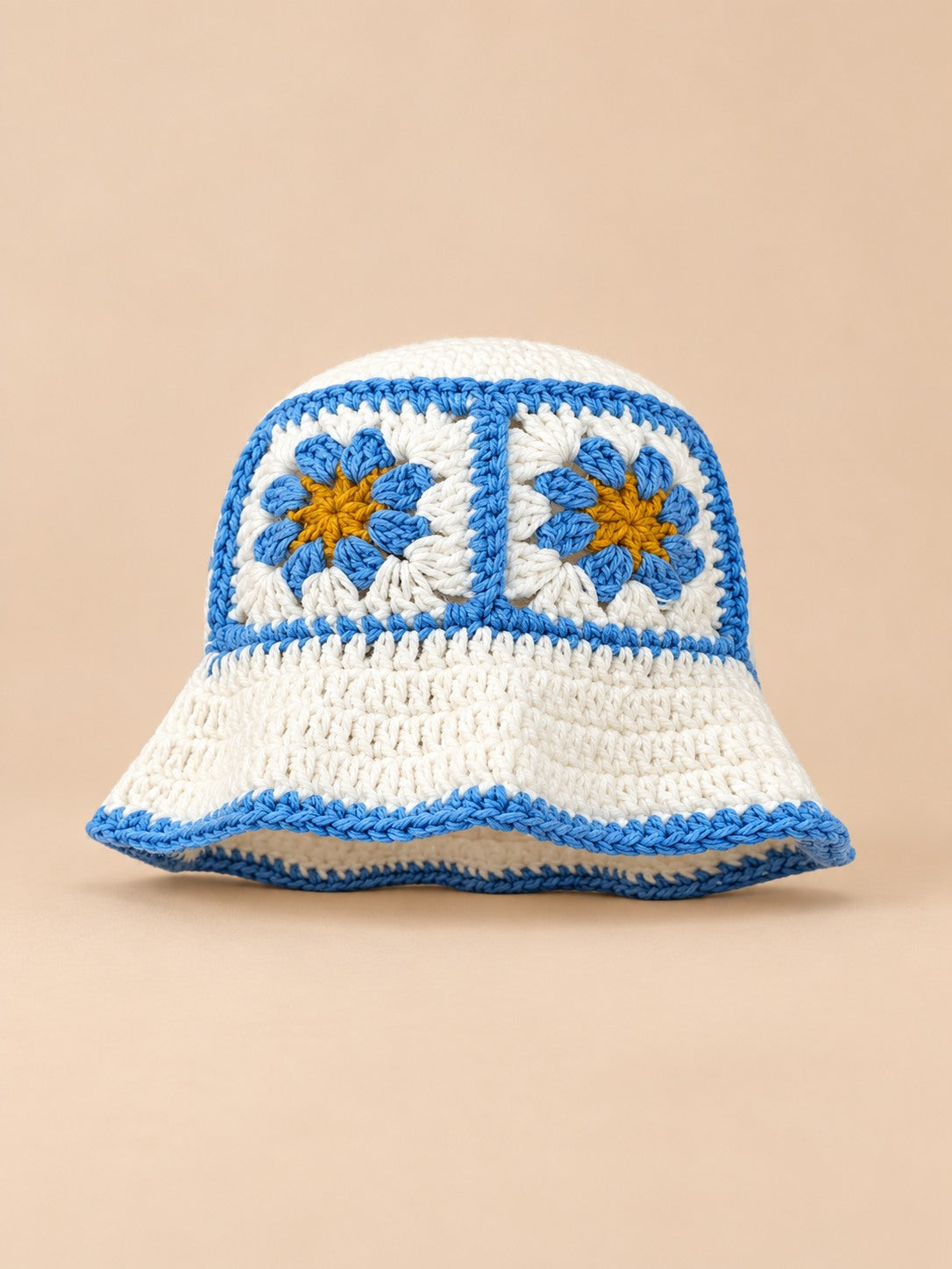Bob au crochet fait main à fleurs, modèle 1, vue de face