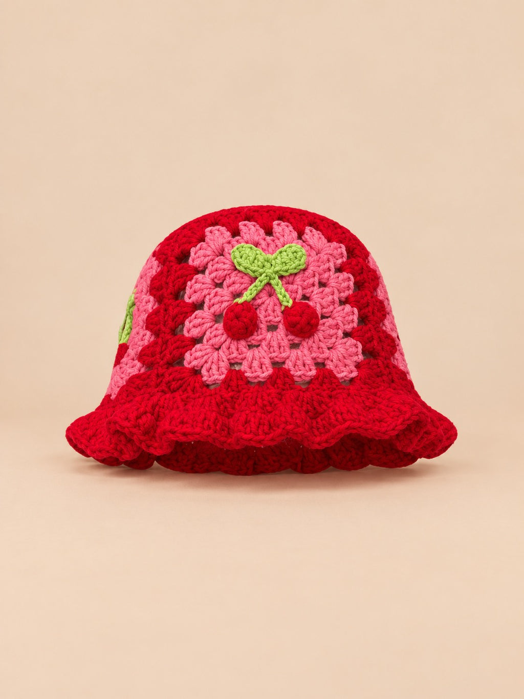 Bob au crochet fait main à fleurs, modèle 10, vue de face