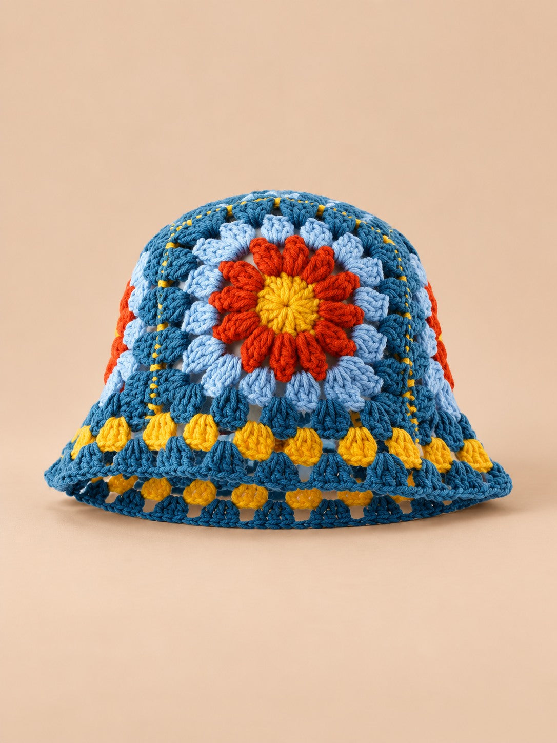 Bob au crochet fait main à fleurs, modèle 15, vue de face