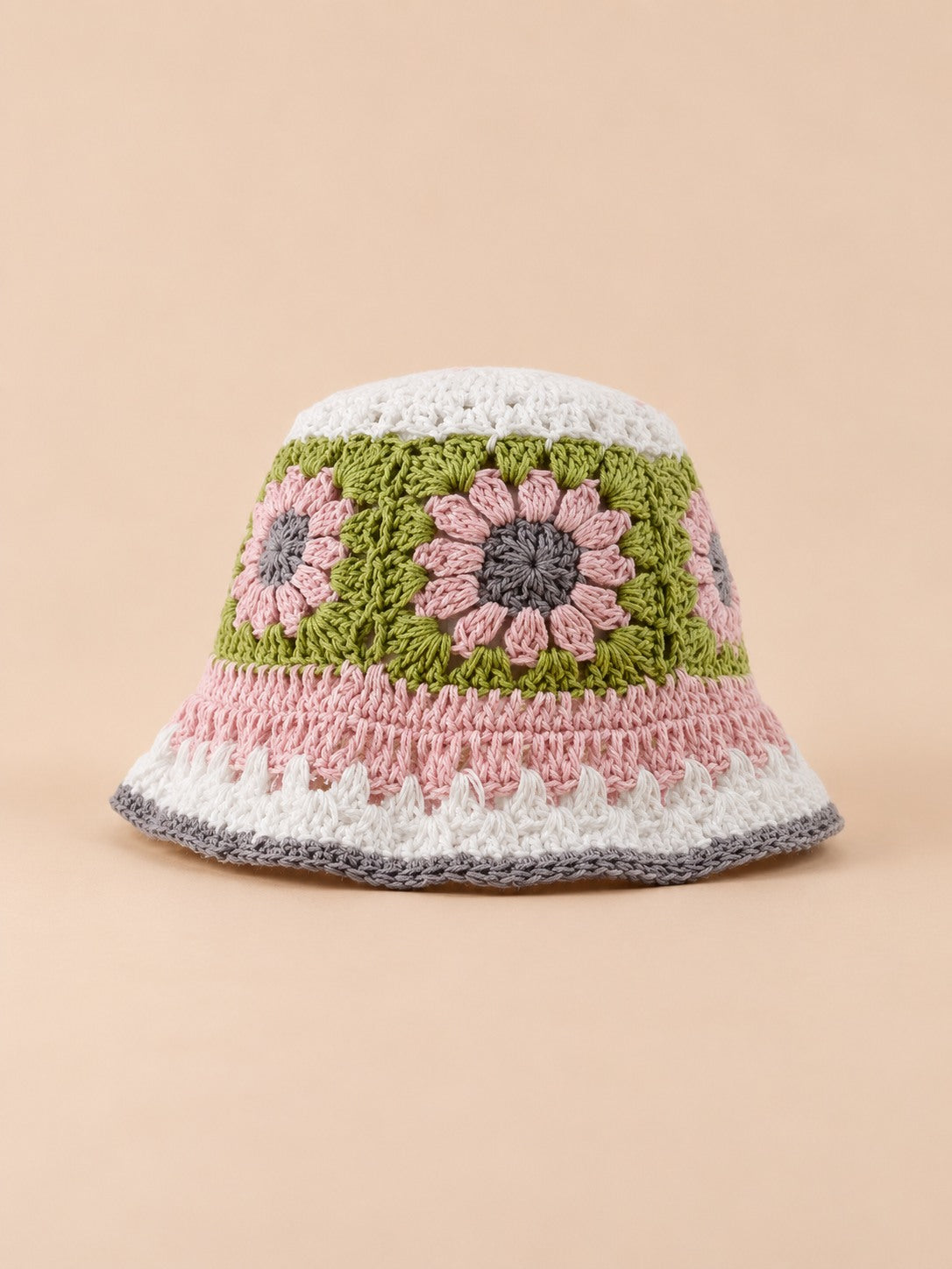 Bob au crochet fait main à fleurs, modèle 19, vue de face