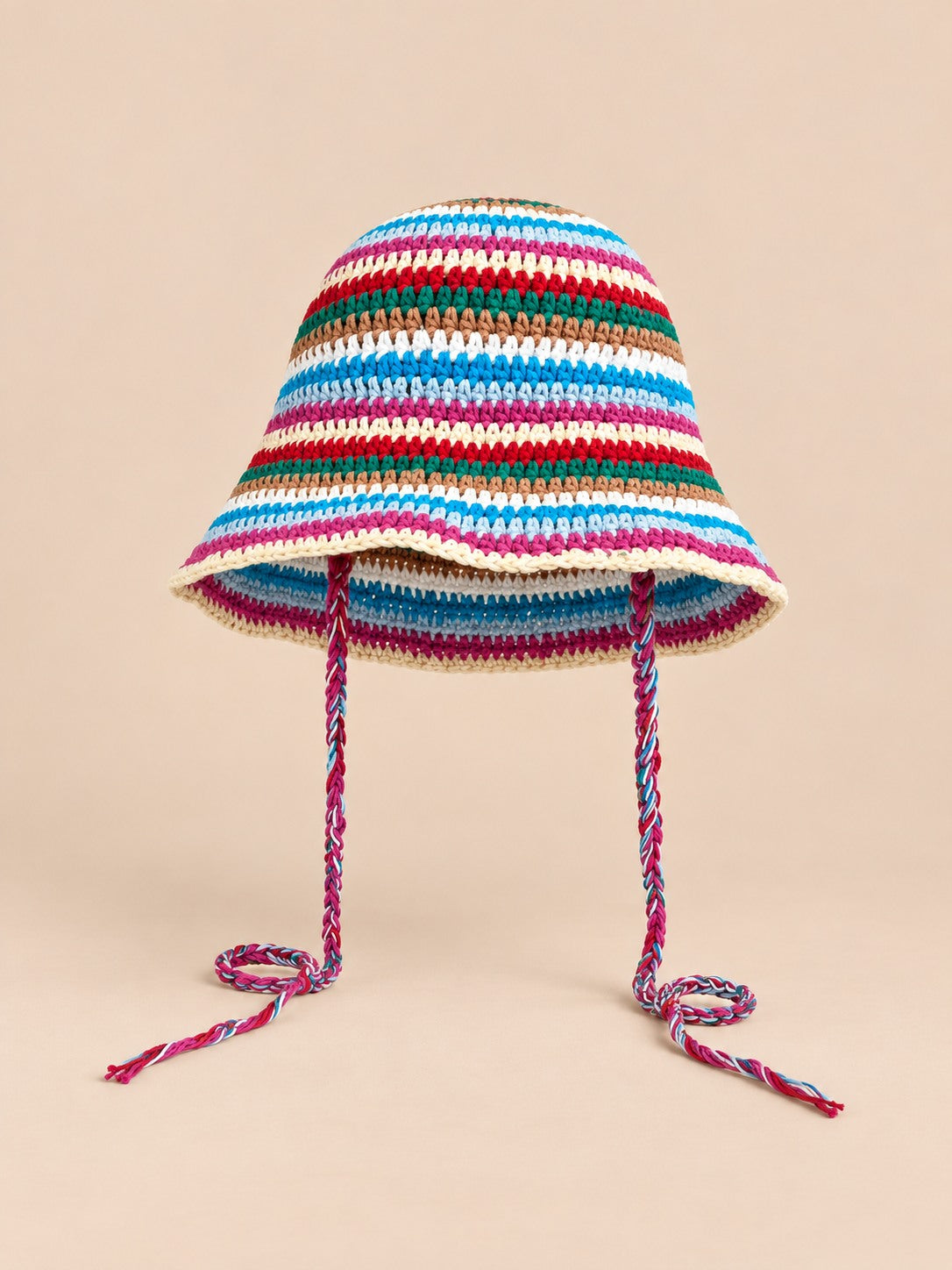 Bob au crochet fait main à fleurs, modèle 26, vue de face