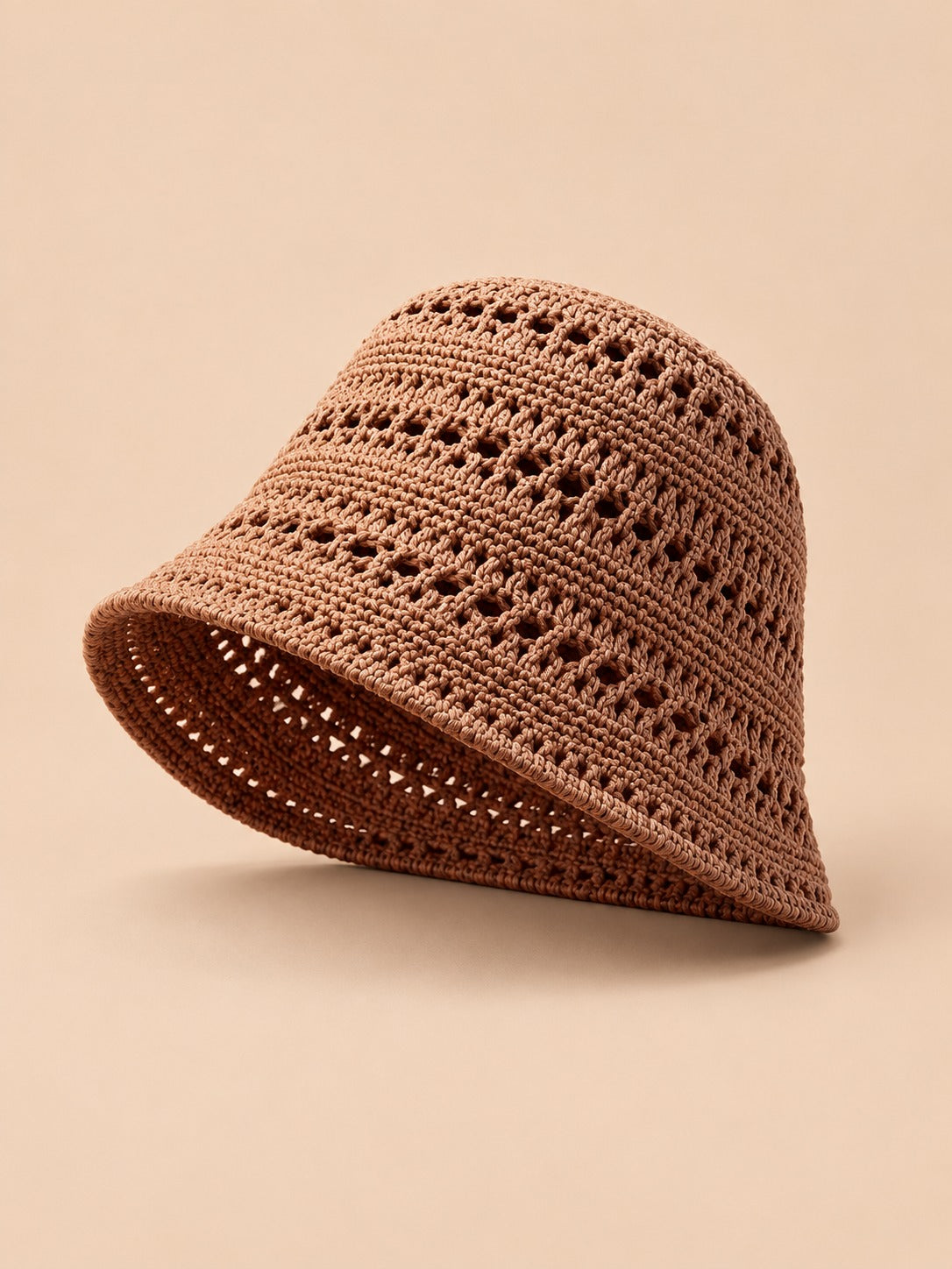 Bob femme à large bord au crochet, caramel, vue de trois quarts