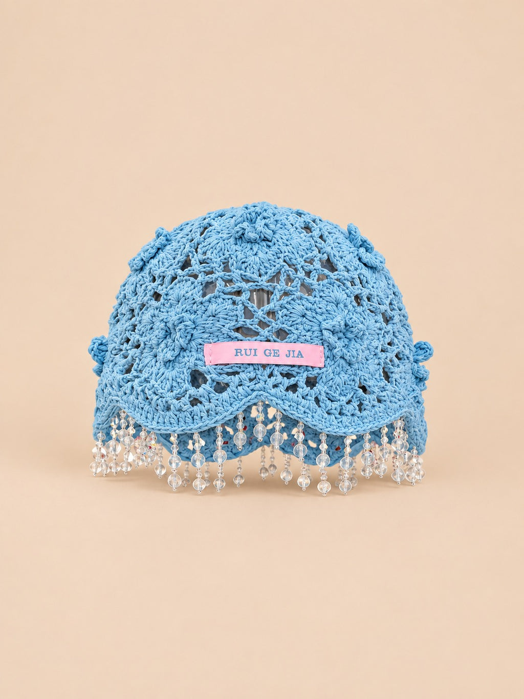 Bonnet bohème au crochet à perles et pompons, bleu ciel, vue de face