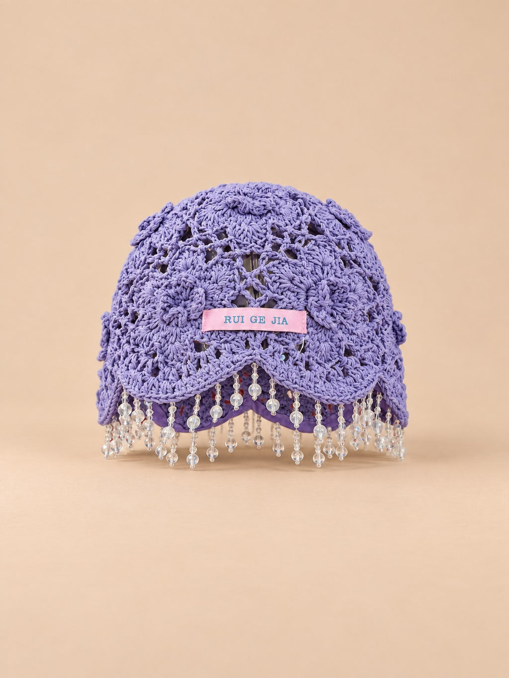 Bonnet bohème au crochet à perles et pompons, violet, vue de face