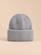 Bonnet femme en fourrure de lapin et coton épais, modèle 4, vue de face sur fond pêche sable