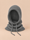 Cagoule capuche en pure laine gris clair avec tour de cou, vue de face