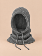 Cagoule capuche en pure laine gris clair avec tour de cou, vue de face