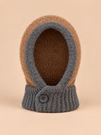 Cagoule femme à écharpe intégrée camel et gris, vue de face.