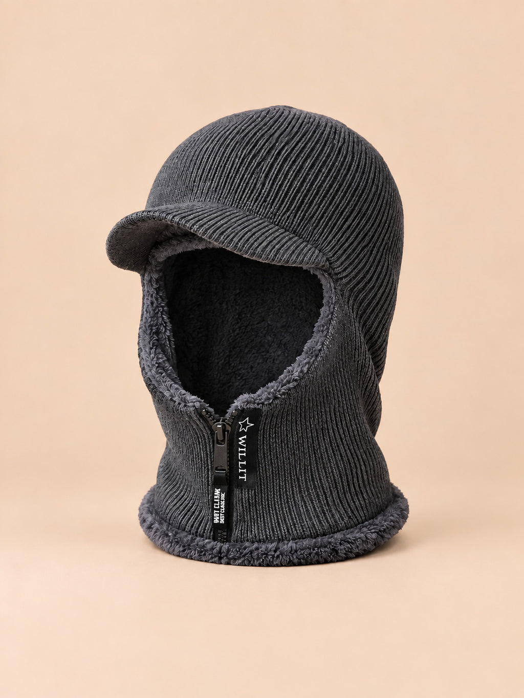 Cagoule homme tricotée gris foncé, doublure polaire, visière et fermeture zippée, vue de face