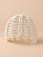 Bonnet calotte au crochet à sequins, blanc, vue de trois quarts