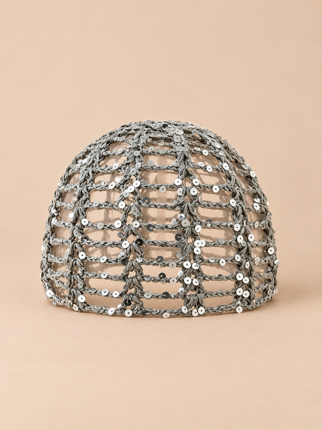 Bonnet calotte au crochet à sequins, gris 2, vue de face