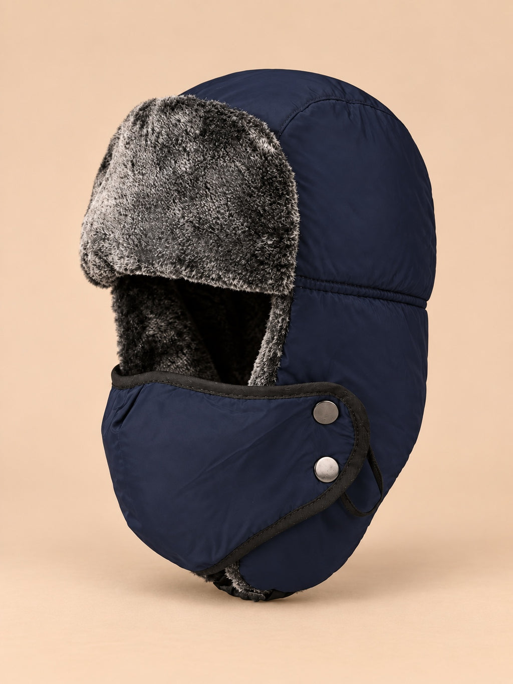 Chapka aviateur avec masque coupe-vent bleu, vue de trois quarts.