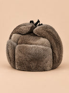 Chapka homme en fourrure de lapin jaune naturel, vue de face.
