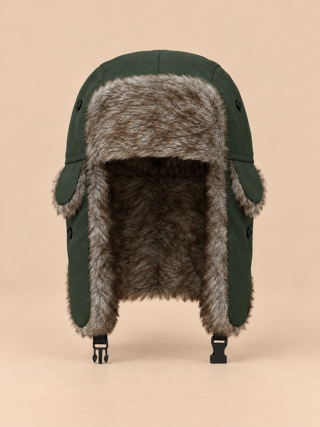 Chapka trappeur homme à rabats et jugulaire vert foncé, vue de face.