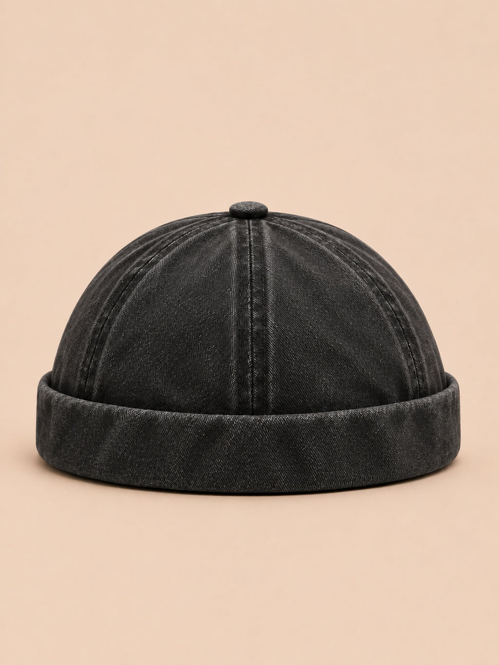 Bonnet docker délavé rétro noir, vue de face.