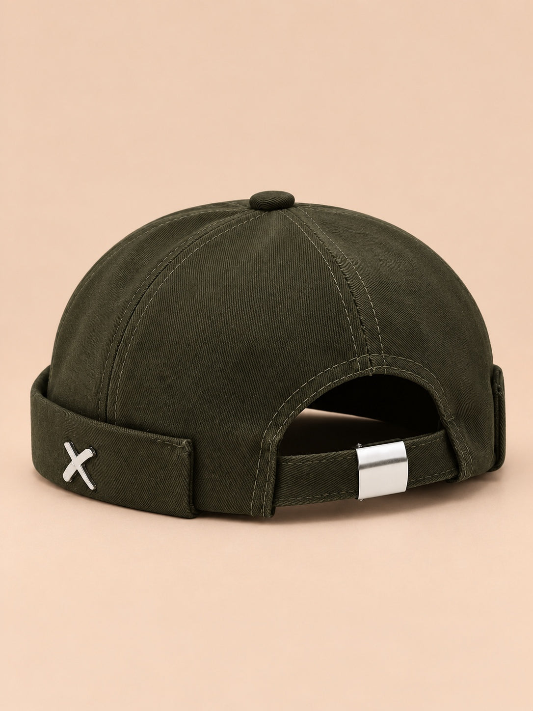 Bonnet docker vintage délavé vert armée, vue de trois quarts.