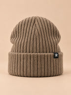 Bonnet homme beige côtelé à revers avec étiquette étoile, vue de face