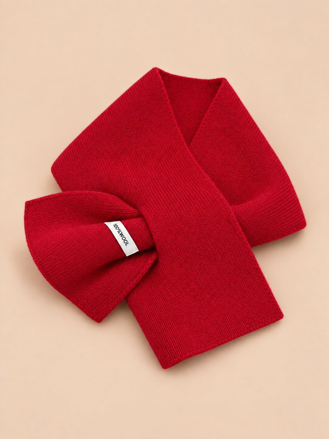 Écharpe courte en maille rouge 04, vue de face.