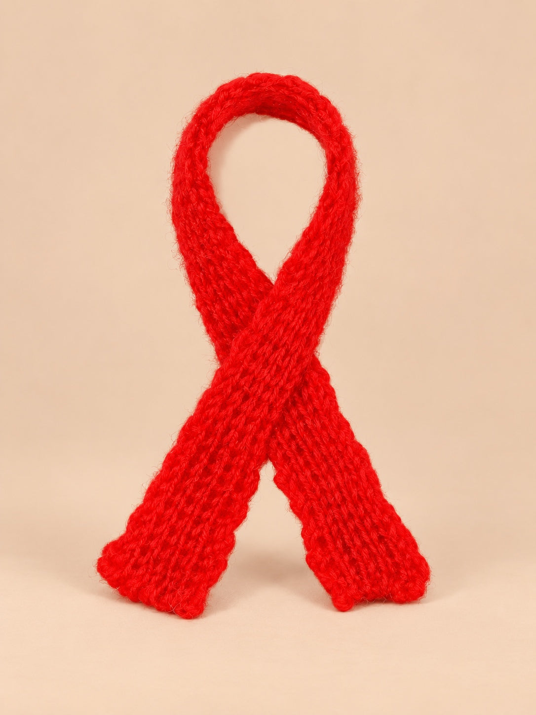 Écharpe enfant en grosse maille rouge, vue de face.