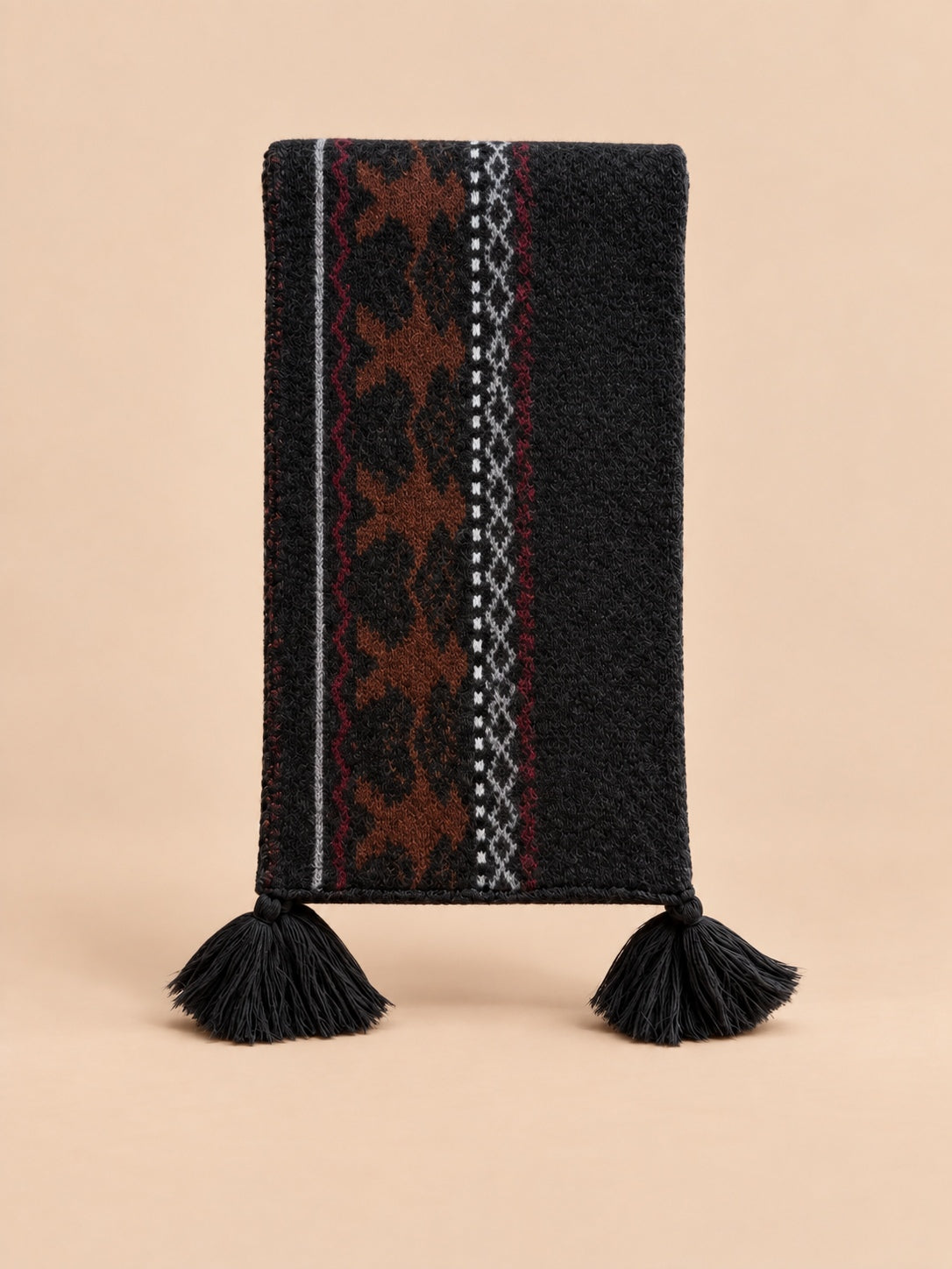 Écharpe jacquard Fair Isle à pompons modele 25049 1, vue de face.