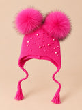 Bonnet enfant à deux pompons en fourrure, framboise pompons assortis vue de face