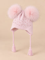 Bonnet enfant à deux pompons en fourrure, rose pompons assortis vue de trois quarts