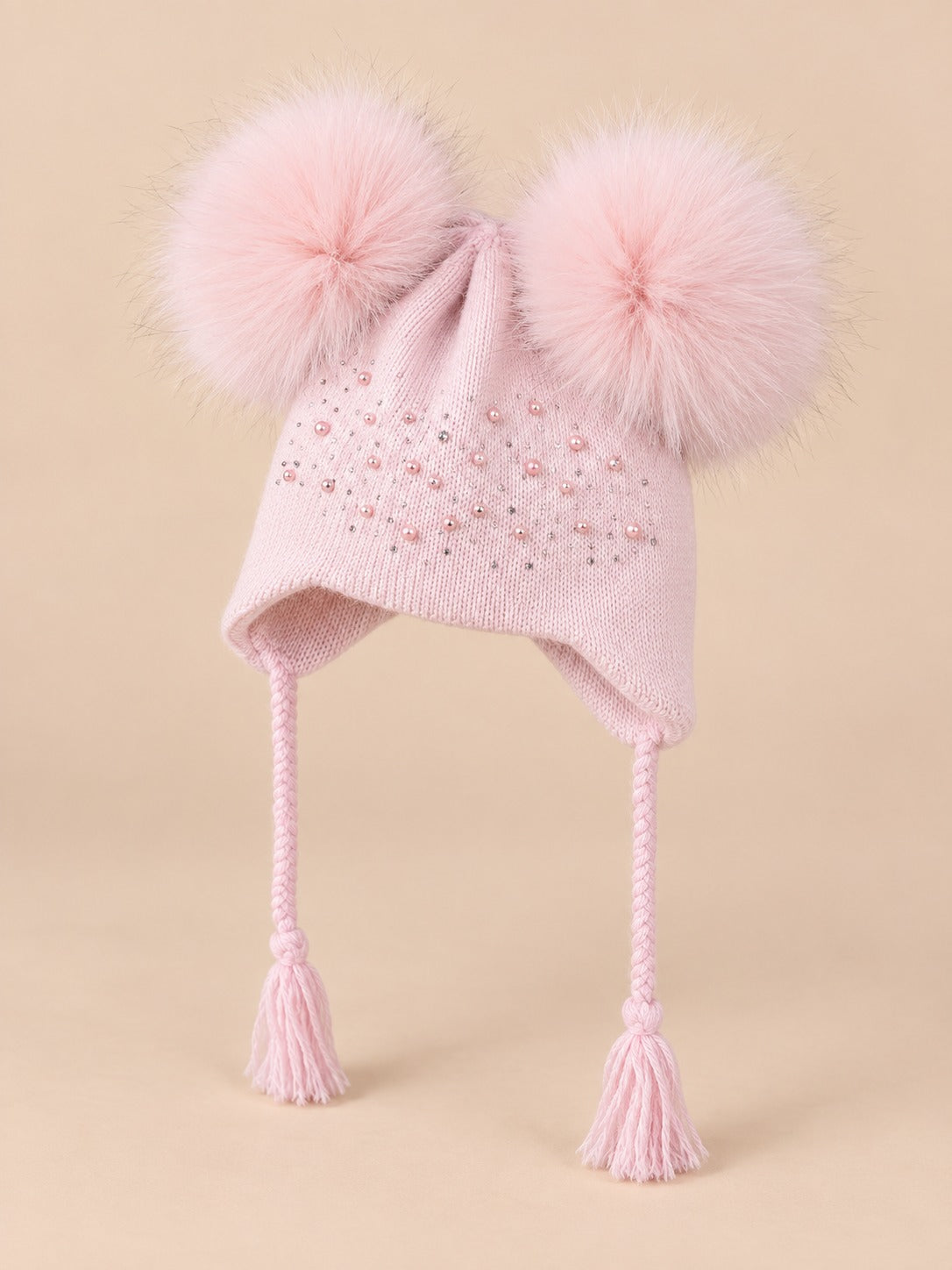 Bonnet enfant à deux pompons en fourrure, rose pompons assortis vue de trois quarts