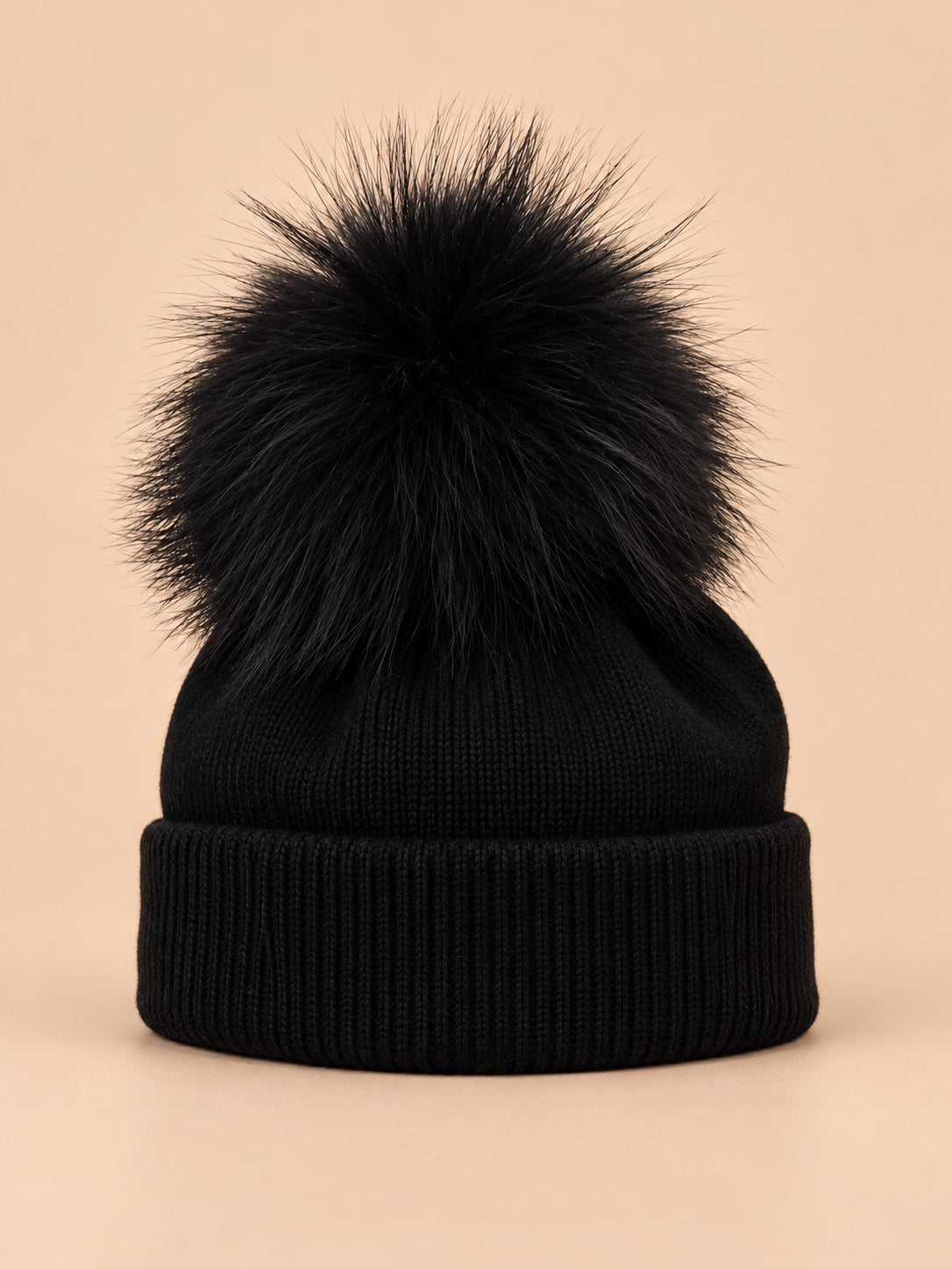 Bonnet enfant noir pompon assorti en maille à revers, vue de face