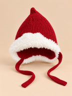 Bonnet enfant lutin à oreillettes rouge, vue de face.