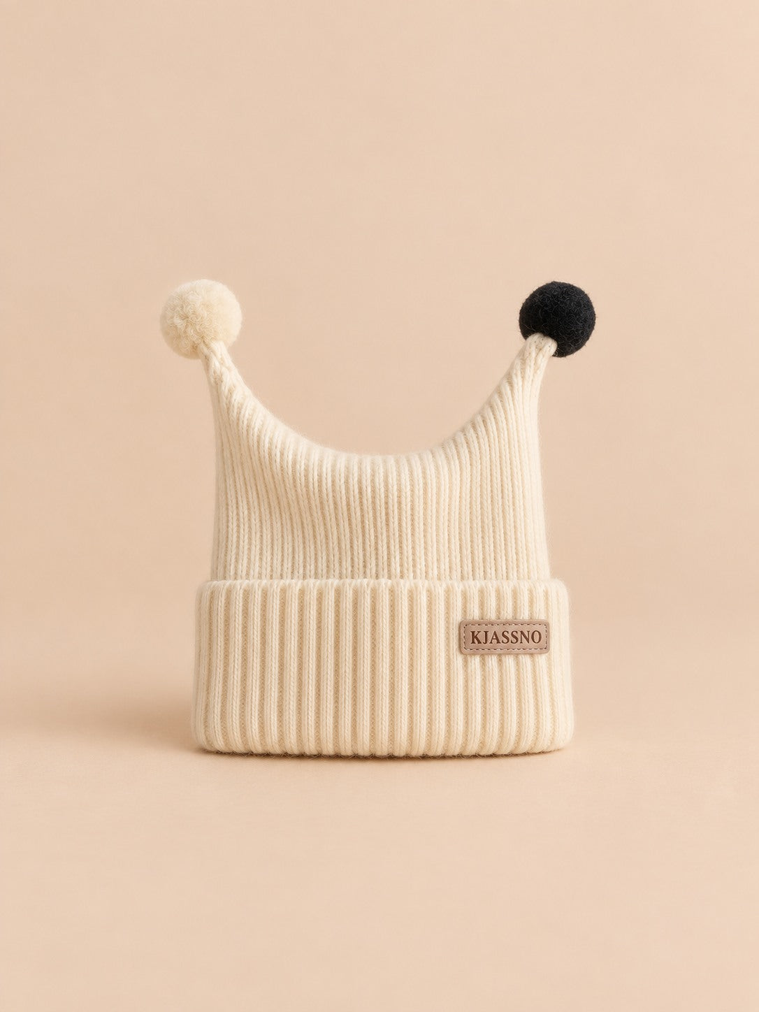 Bonnet enfant au tricot ou crochet, modèle Blanc 2, vue de face