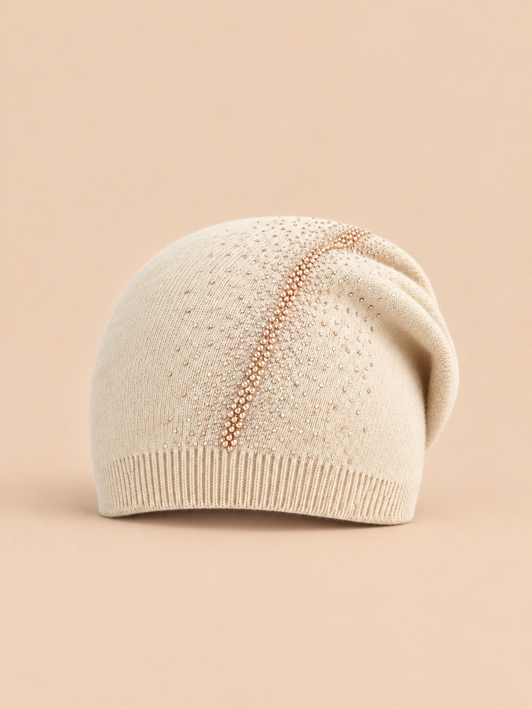 Bonnet ENJOYFUR à strass en laine mélangée beige, vue de face.
