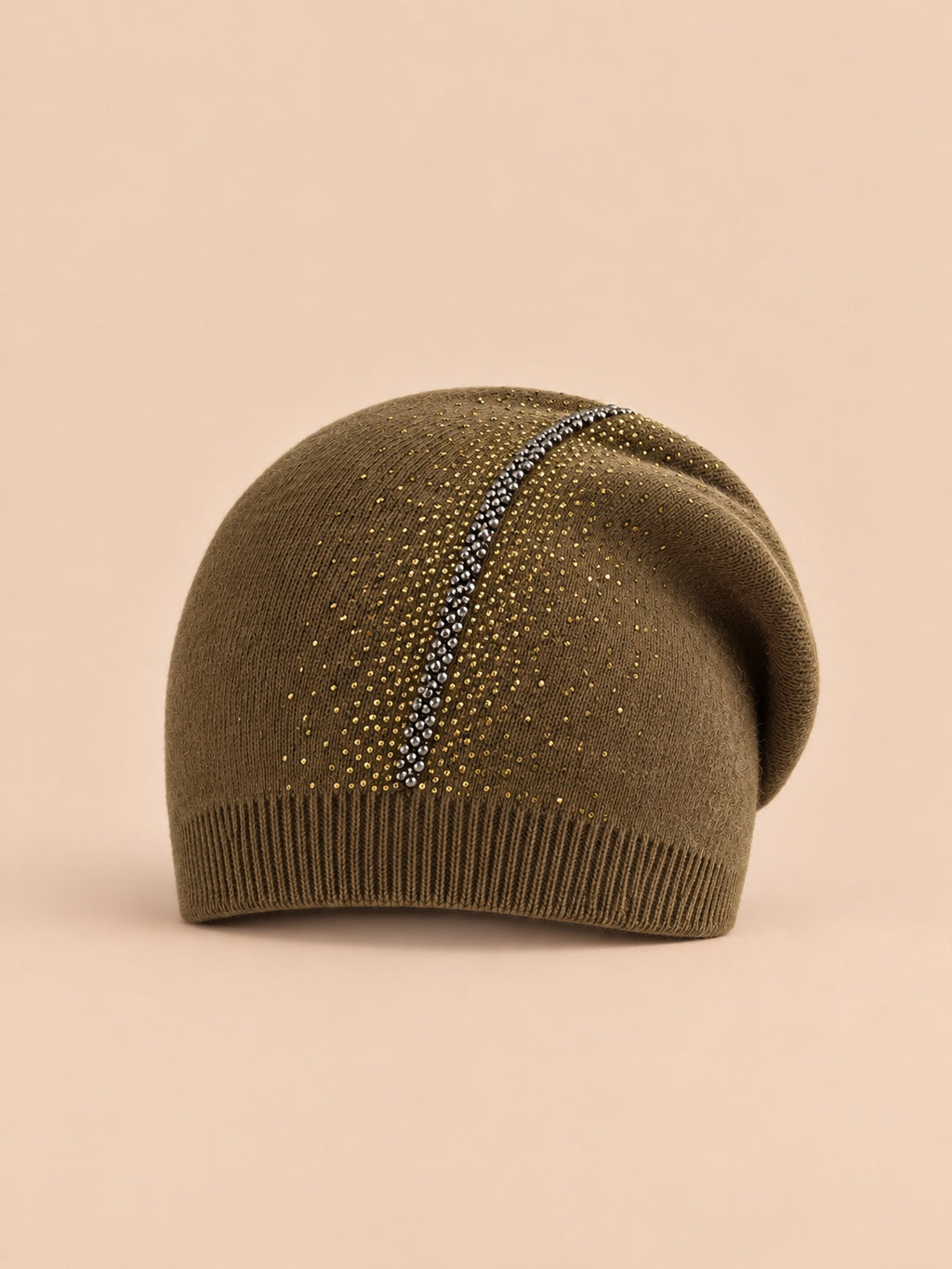 Bonnet ENJOYFUR à strass en laine mélangée vert, vue de face.