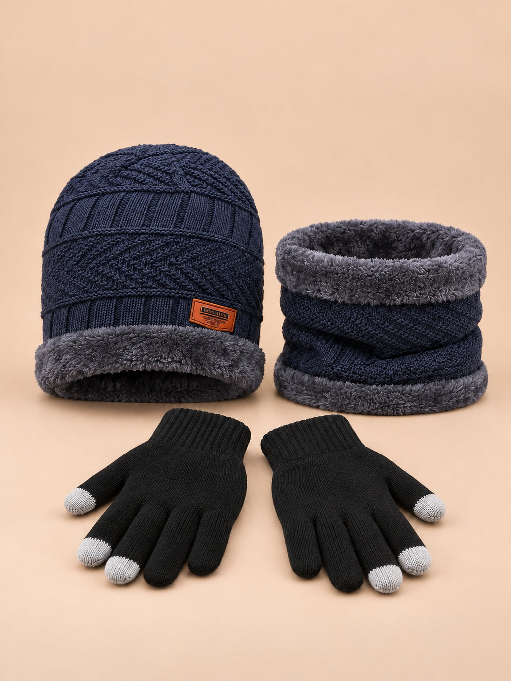 Ensemble bonnet tour de cou et gants coupe-vent bleu marine, vue de face.