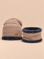 Ensemble bonnet et écharpe beige, doublé polaire, vue de face sur fond pêche sable.