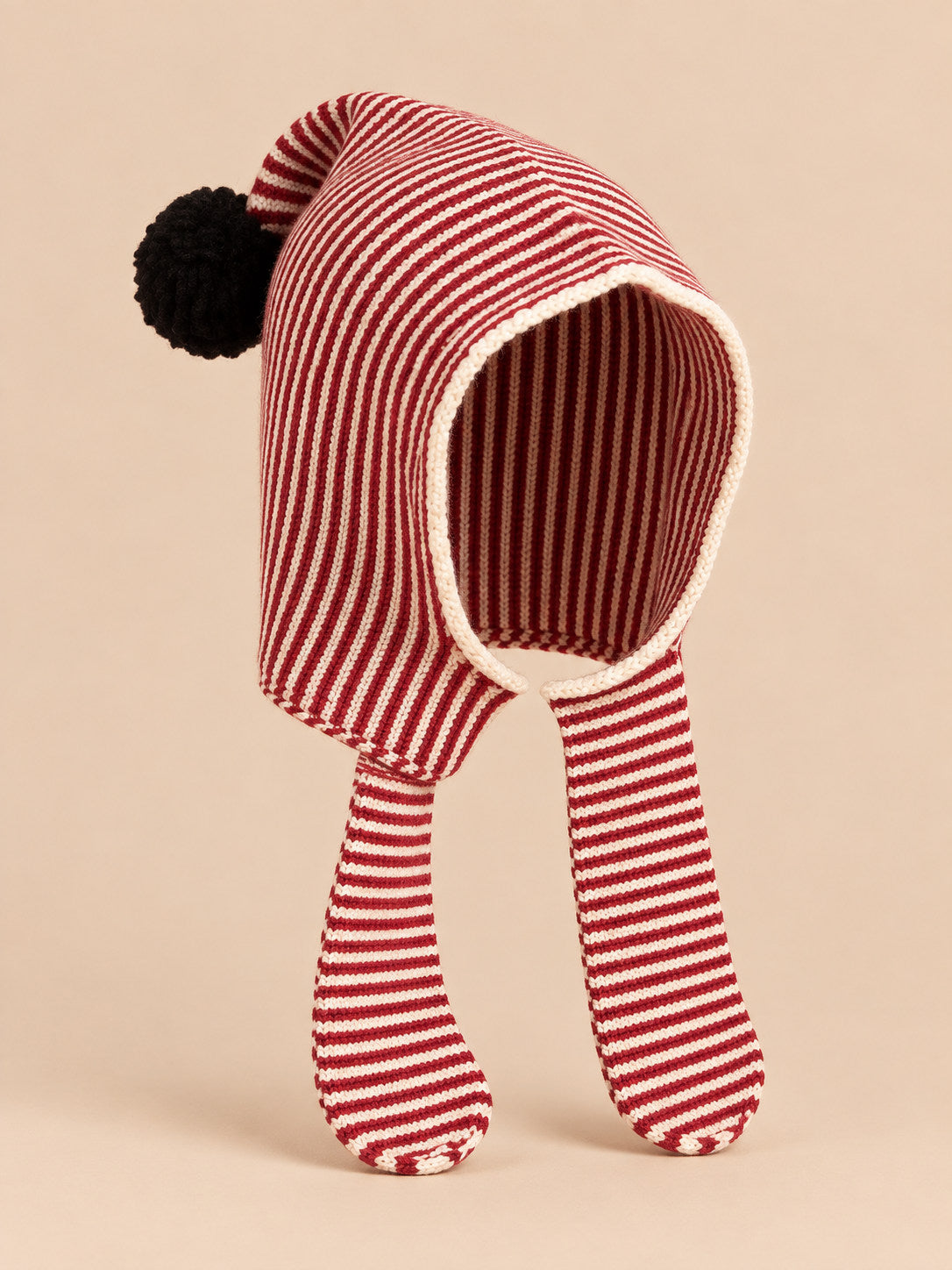 Cagoule enfant rayée modèle A1, vue de face, fond pêche sable