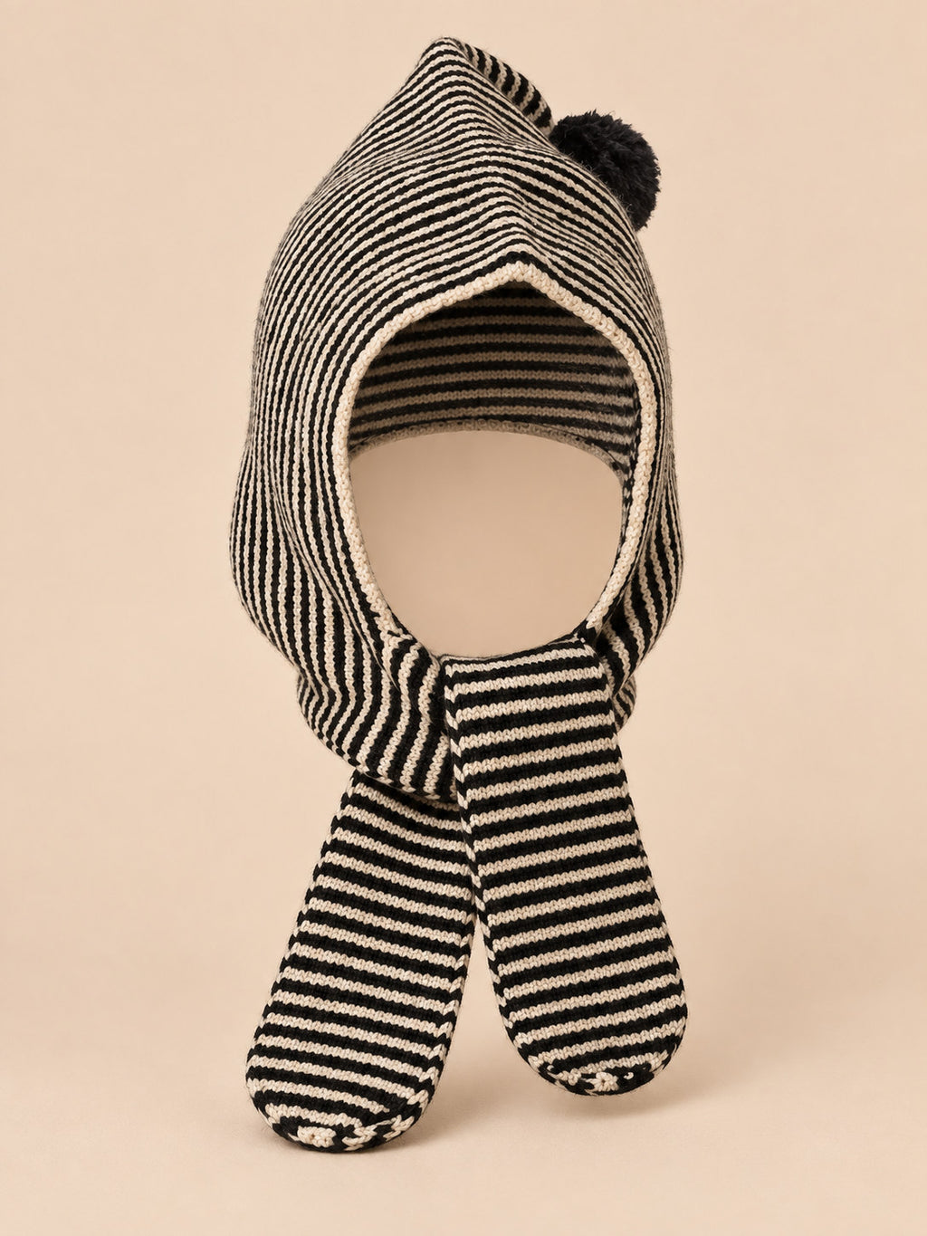 Cagoule enfant rayée modèle A2, vue de face, fond pêche sable