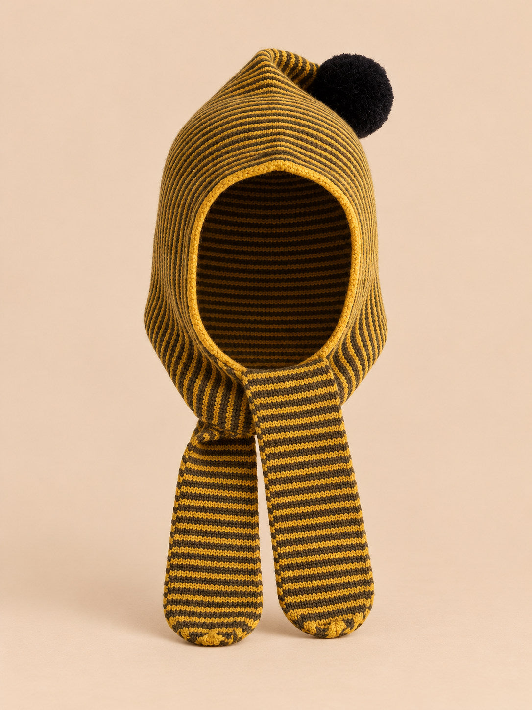 Cagoule enfant rayée modèle A3, vue de face, fond pêche sable