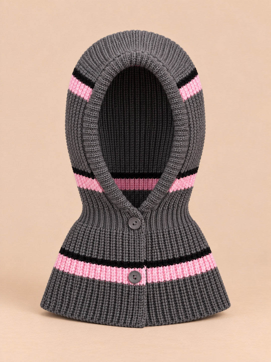 Cagoule enfant rayée modèle A8, vue de face, fond pêche sable